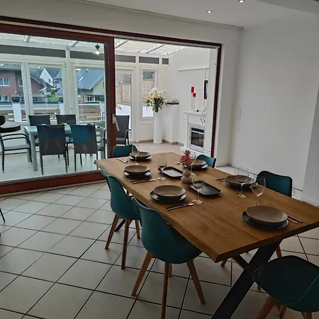 Apartment Exklusives In Fuer 6 Personen Mit Dachterasse Und Wintergarten